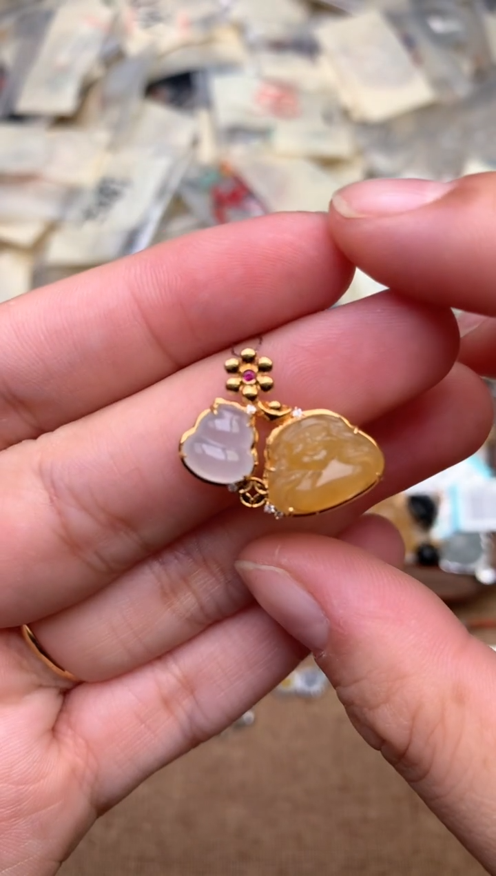 18K金镶嵌挂件翡翠一