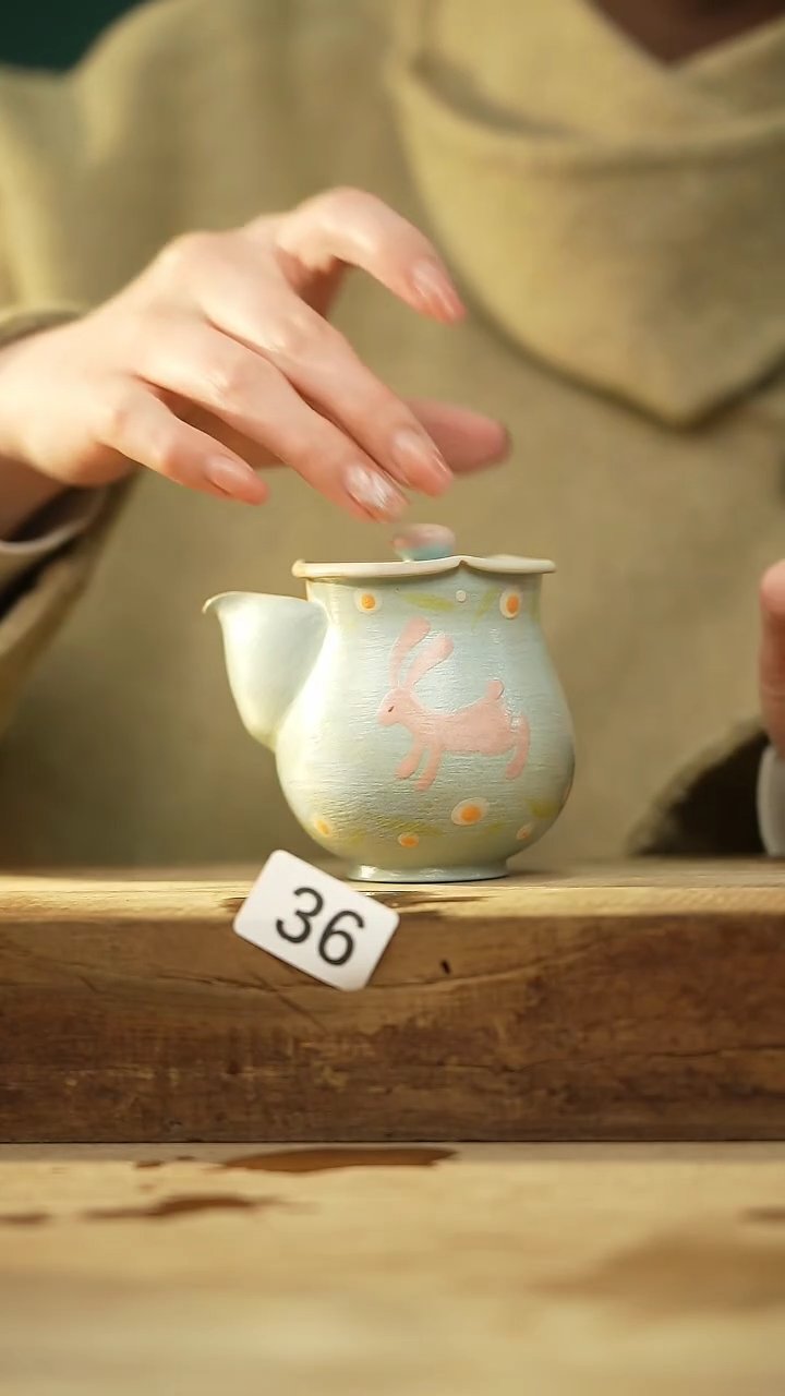 【闪购商品】瓷片新品兔子宝瓶/设计师 牧渔 款