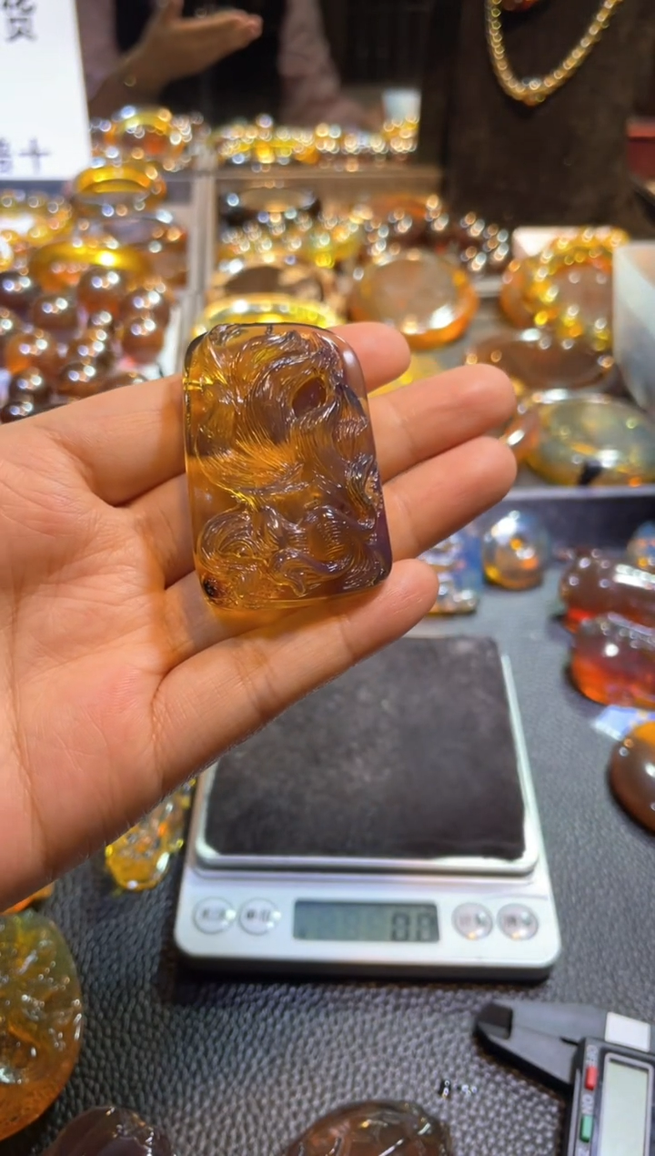 【闪购商品】琥珀裸石未镶嵌九尾狐吊坠