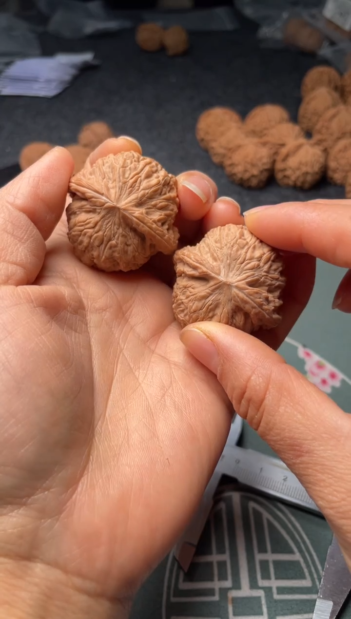 把件文玩核桃w133  绣球 39尺