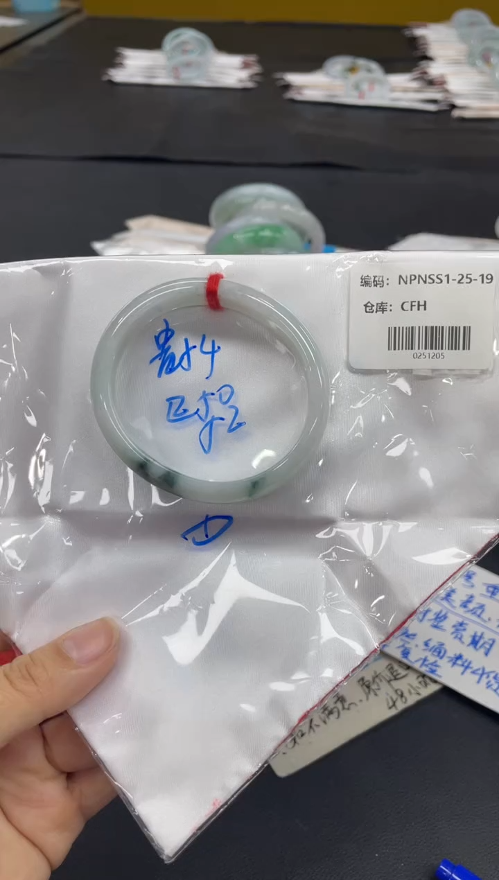 未镶嵌手镯翡翠翡翠手镯