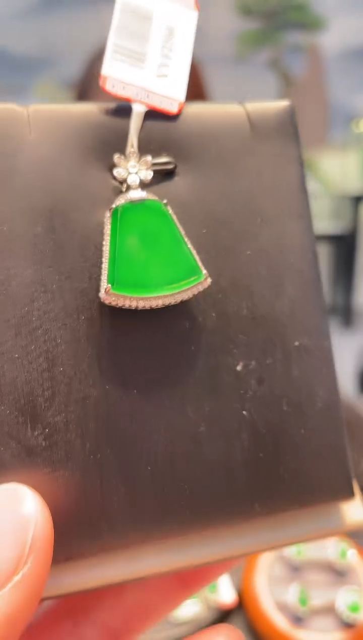 【闪购商品】翡翠颈饰18K金镶嵌A55天然A货翡翠