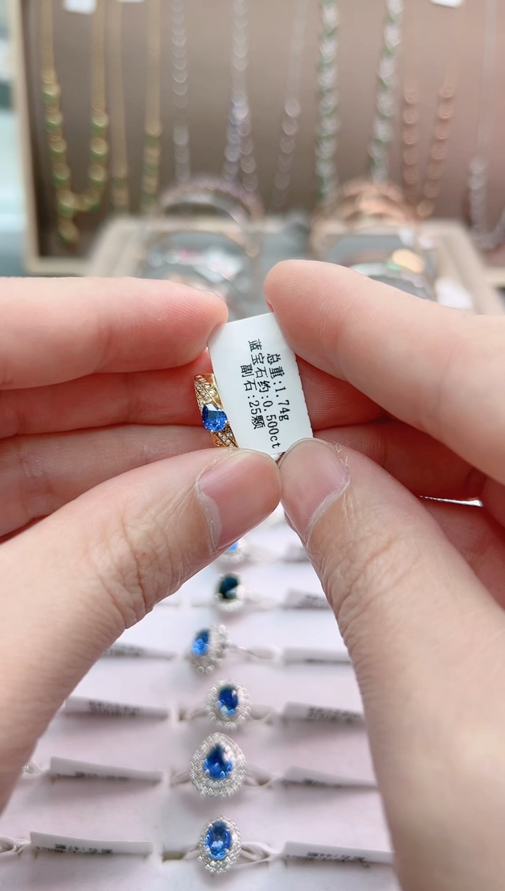 【闪购商品】蓝宝石戒指18K金镶嵌。