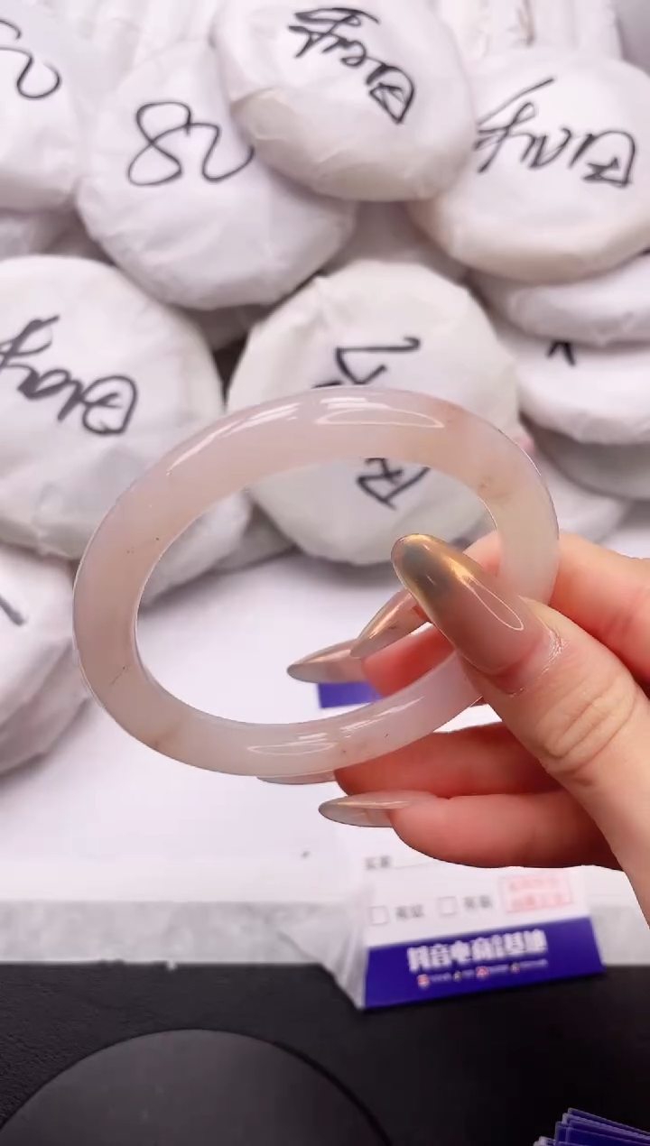 【闪购商品】石英质玉手镯未镶嵌8K17-56