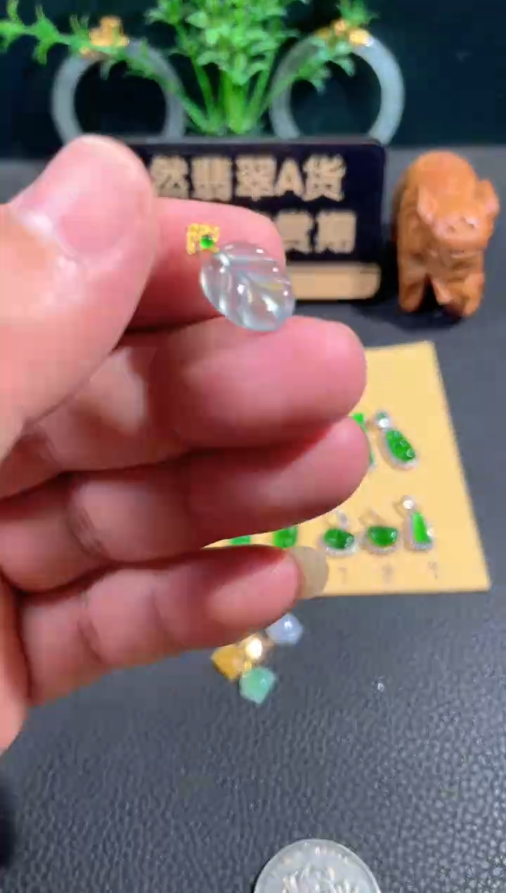 颈饰18K金镶嵌翡翠翡翠