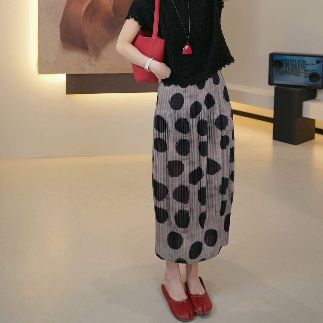 现货【薇薇绮】设计感三宅百褶波点半身裙显瘦2025新款 D650