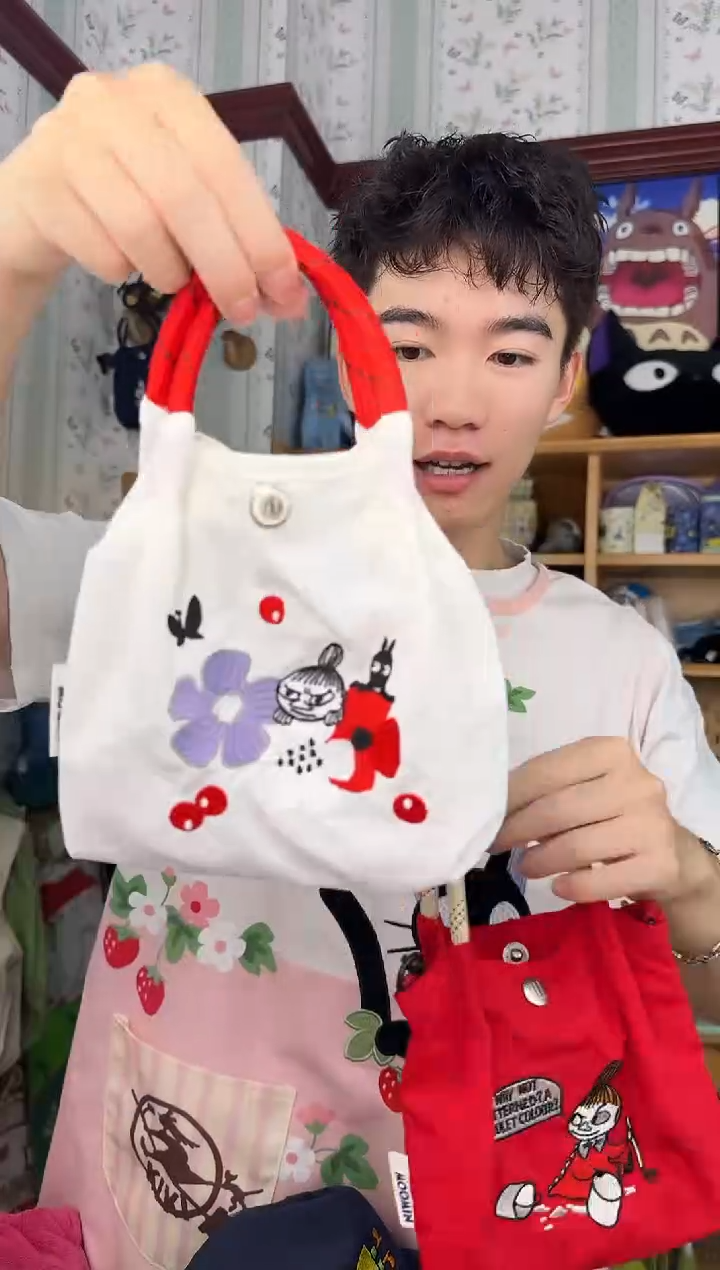 棉姆明刺绣小手机包-