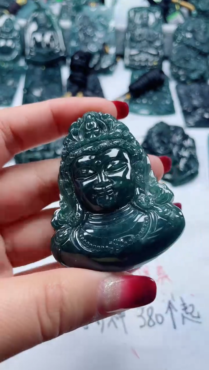 【闪购商品】翡翠颈饰未镶嵌         