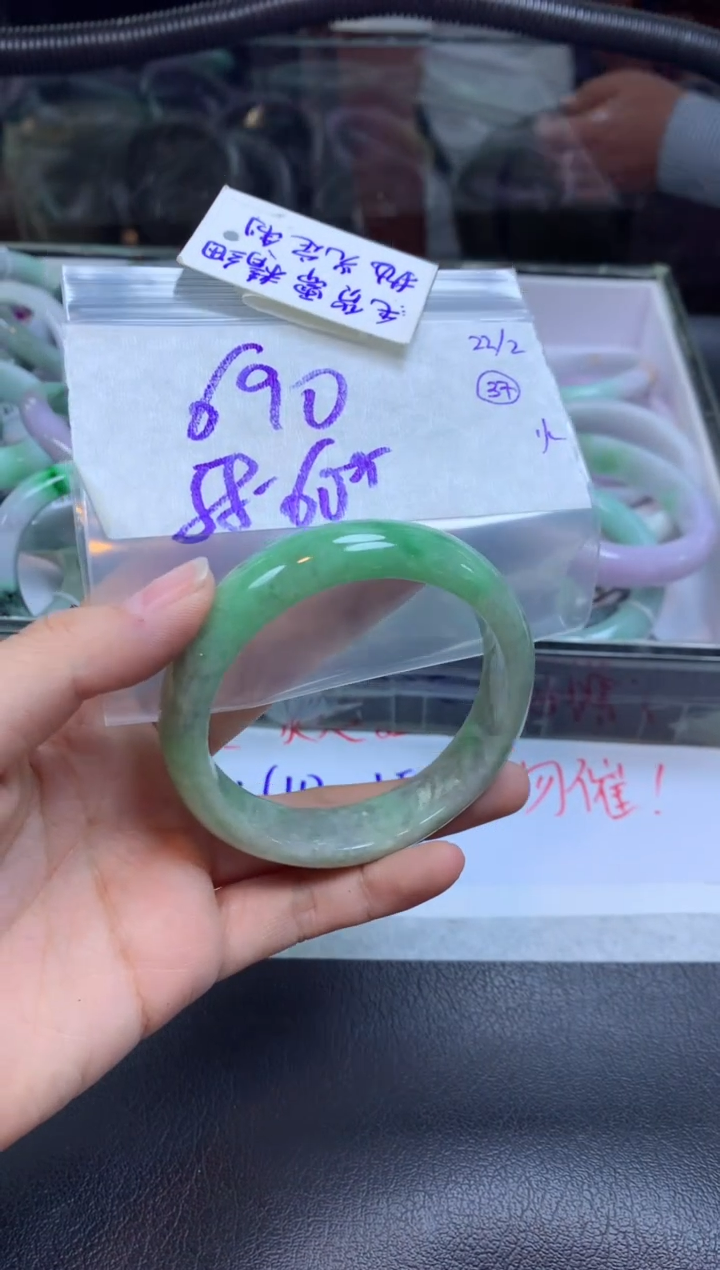 【闪购商品】定制翡翠未镶嵌手镯毛货需精细抛光+多人+690元