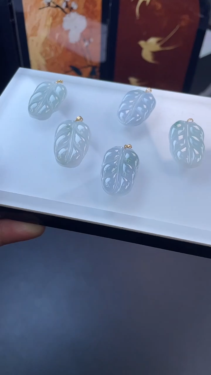 吊坠(不含链)18K金镶嵌翡翠叶子