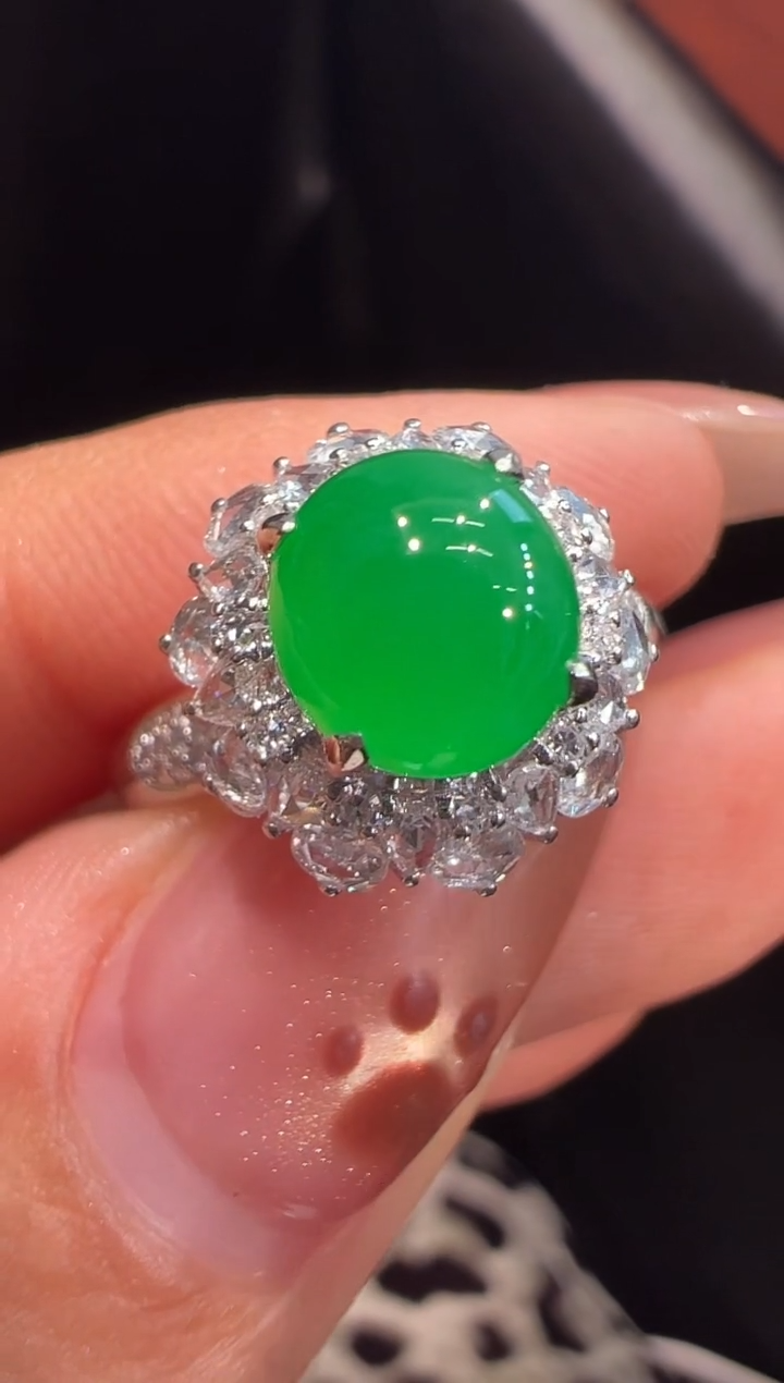 18K金镶嵌戒指翡翠戒指