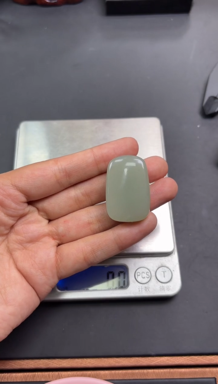 【闪购商品】和田玉吊坠(赠链)未镶嵌且末微色差近矿吊坠