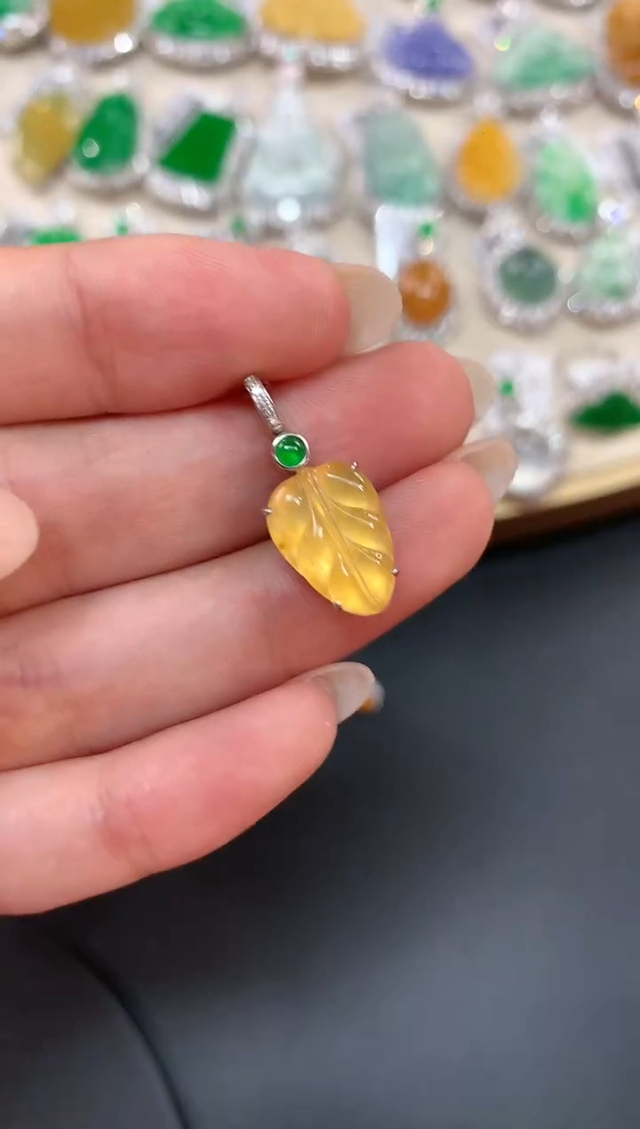 【闪购商品】翡翠吊坠(不含链)18K金镶嵌A700|2980