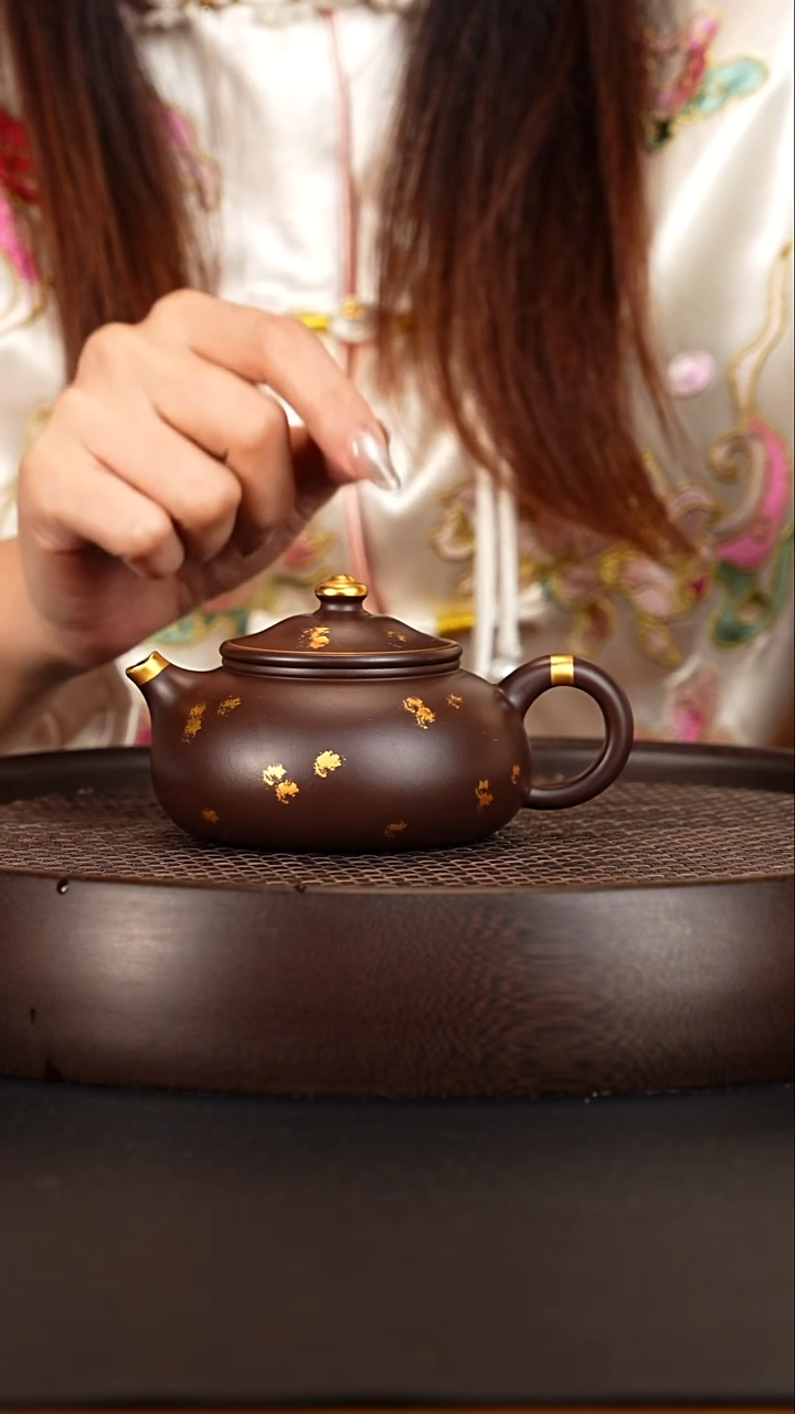 茶壶紫砂 宜兴紫砂壶吴勇军紫茄泥洒金寒江240cc