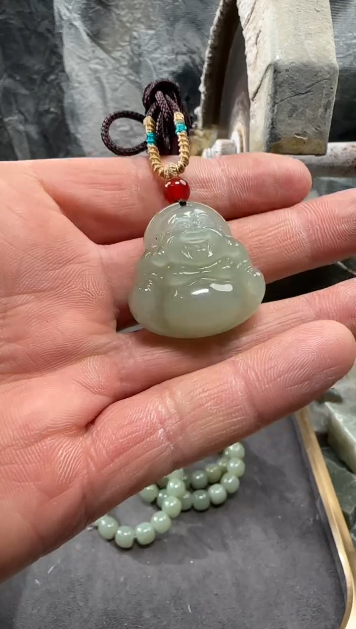 颈饰未镶嵌和田玉吊坠