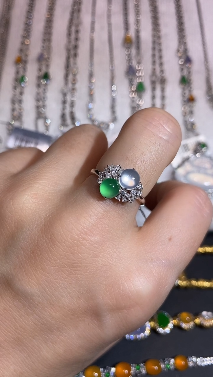 18K金镶嵌戒指翡翠戒指