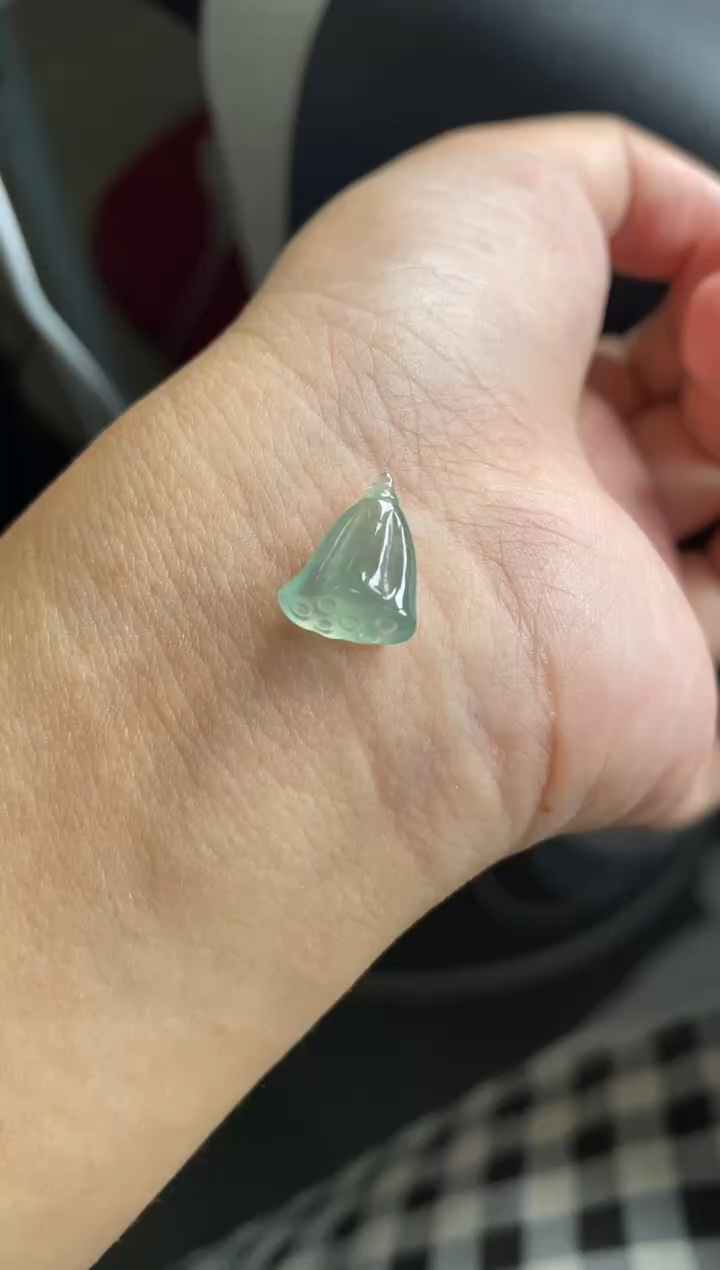 颈饰未镶嵌翡翠翡翠冰种莲蓬