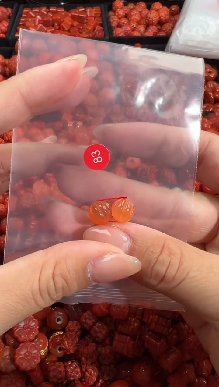 南红玛瑙未镶嵌颈饰1