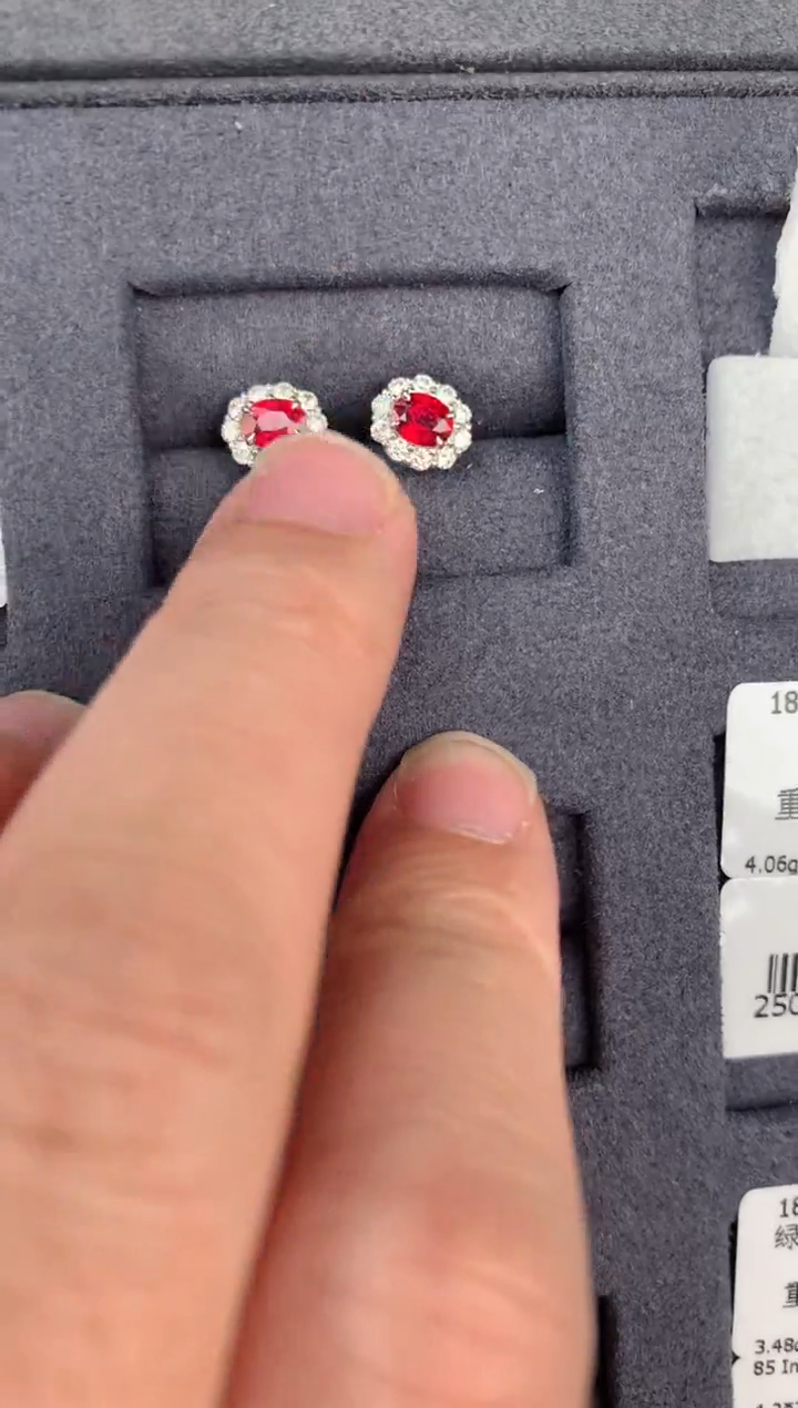 【闪购商品】红宝石耳饰18K金镶嵌60分无烧鸽血红耳钉