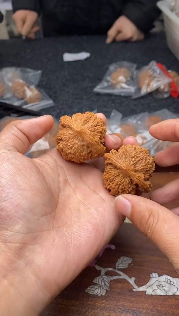 【闪购商品】文玩核桃把件A222号43尺满天星