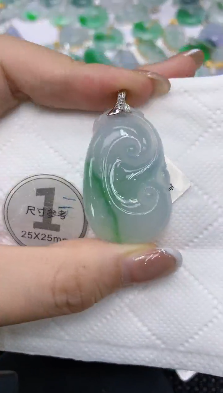 颈饰18K金镶嵌翡翠1111111