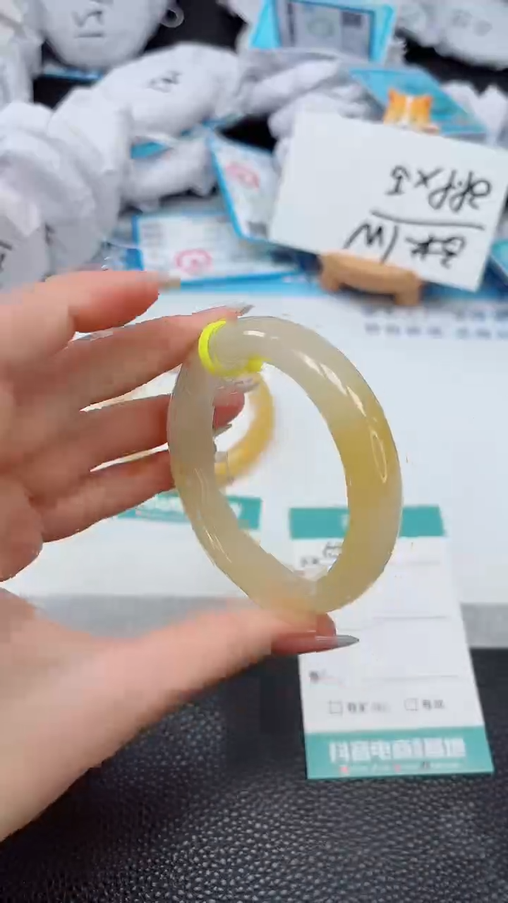 【闪购商品】石英质玉手镯未镶嵌519