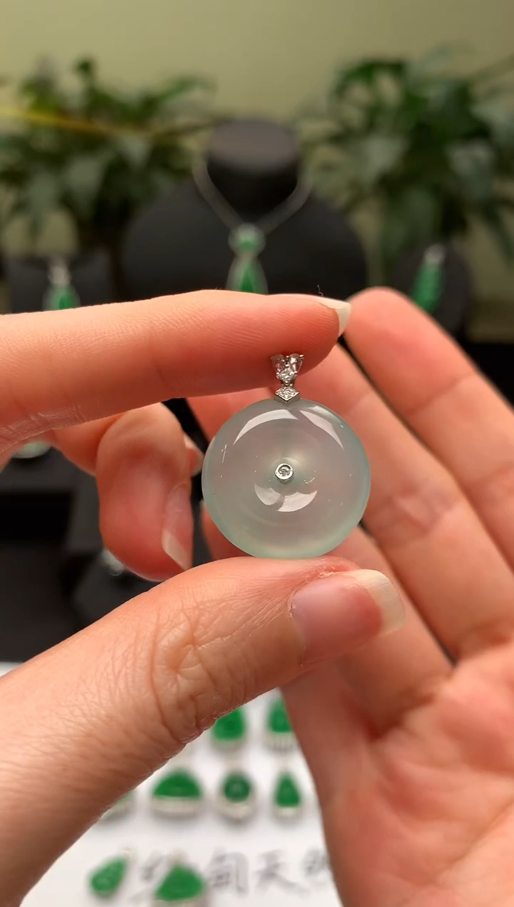 【闪购商品】翡翠颈饰18K金镶嵌平安扣