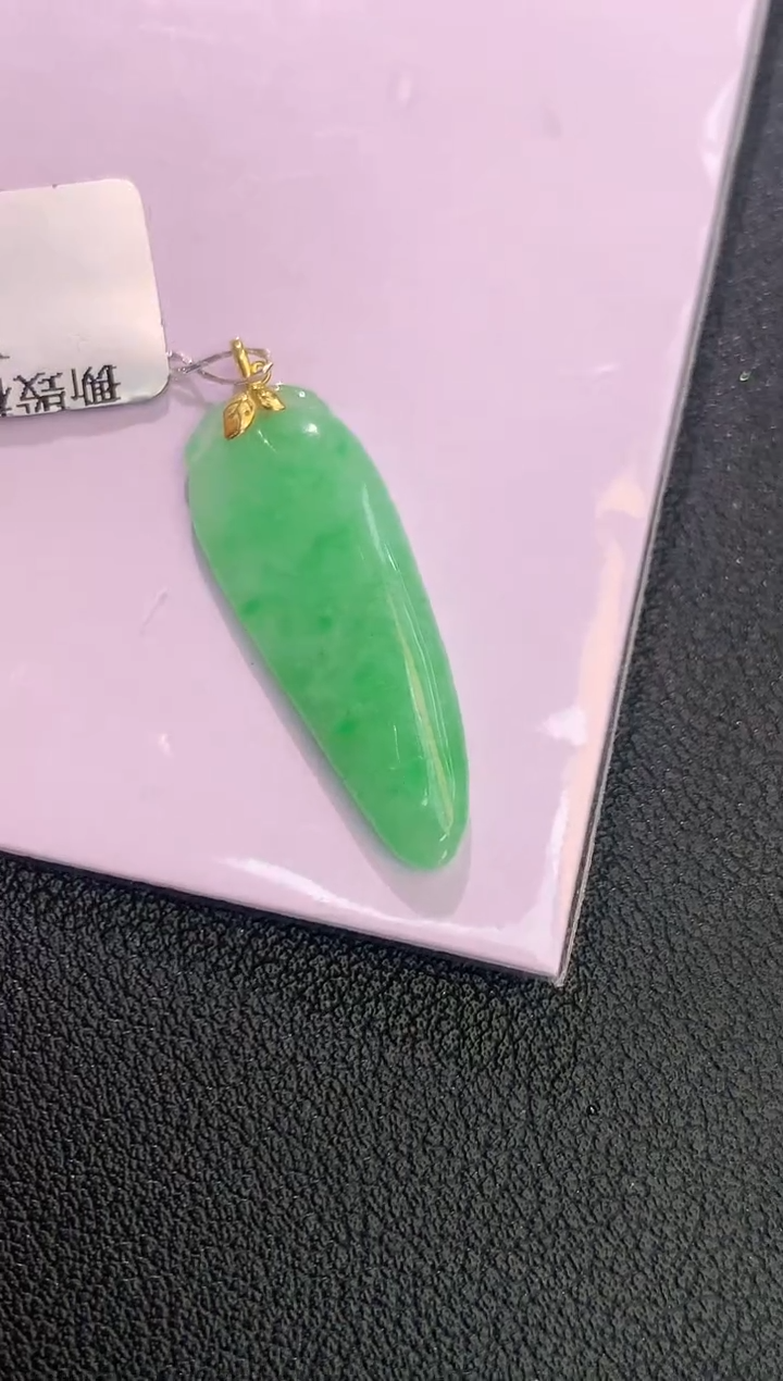颈饰18K金镶嵌翡翠赠礼盒证书 丁丁