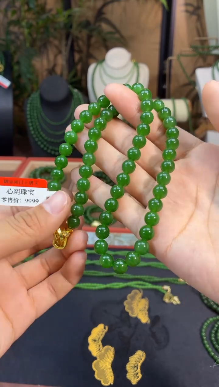 颈饰未镶嵌和田玉（碧玉）8色标阳绿无矿锁骨链