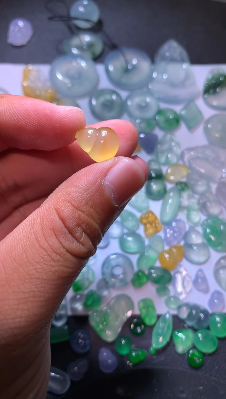 【闪购商品】翡翠颈饰未镶嵌葫芦