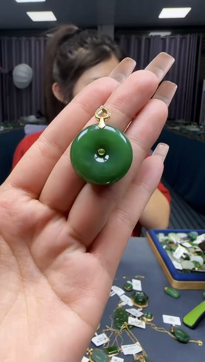 【闪购商品】和田玉挂件18K金镶嵌1
