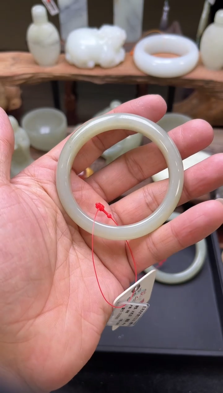 【闪购商品】和田玉手镯未镶嵌且末青白手镯52+圈9006900