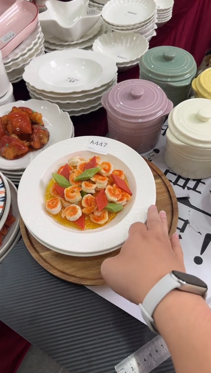 摆件陶A447 微瑕 2个9英寸草帽盘