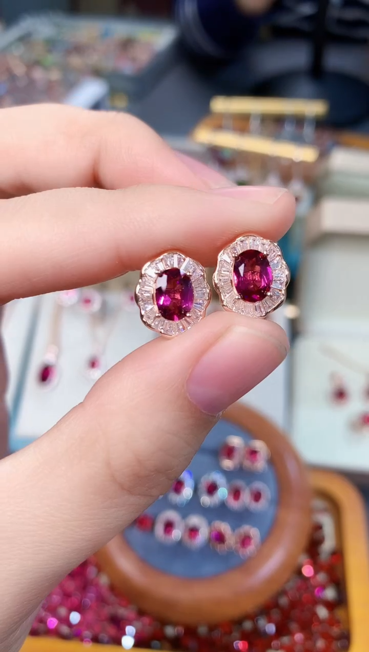 【闪购商品】石榴石耳钉银S925镶嵌天然镁铝