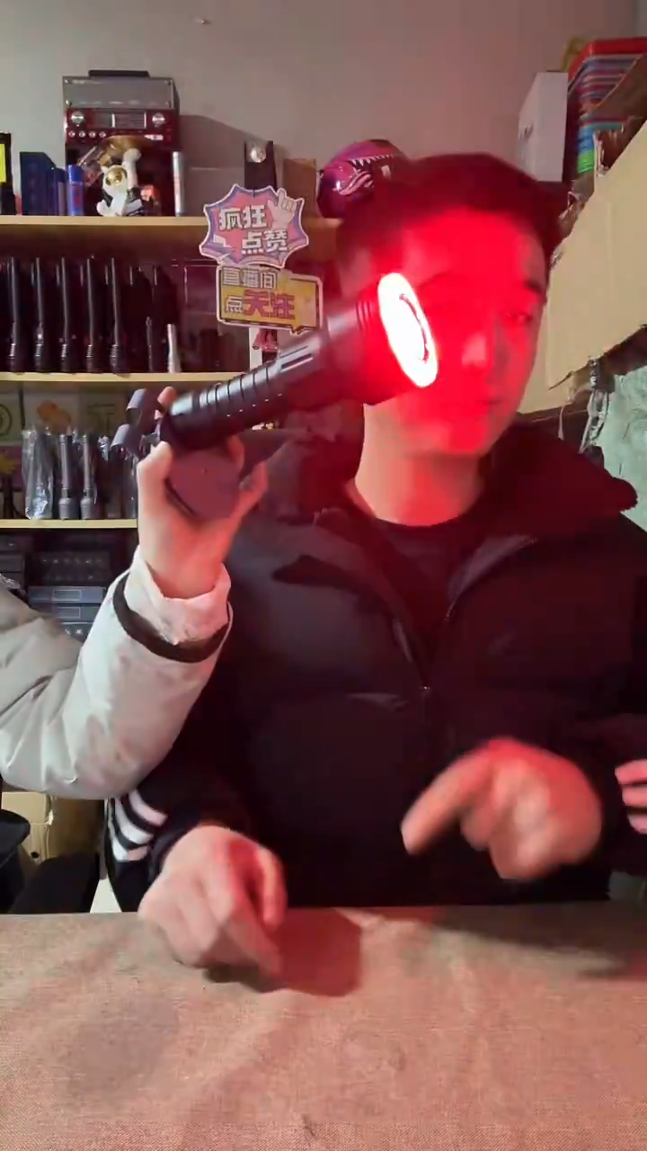 磁吸合金天使眼定焦手电无电池