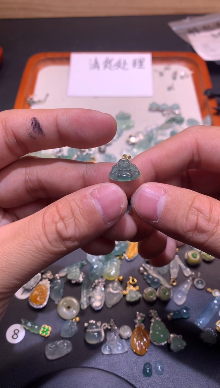 【闪购商品】翡翠吊坠(不含链)18K金镶嵌1