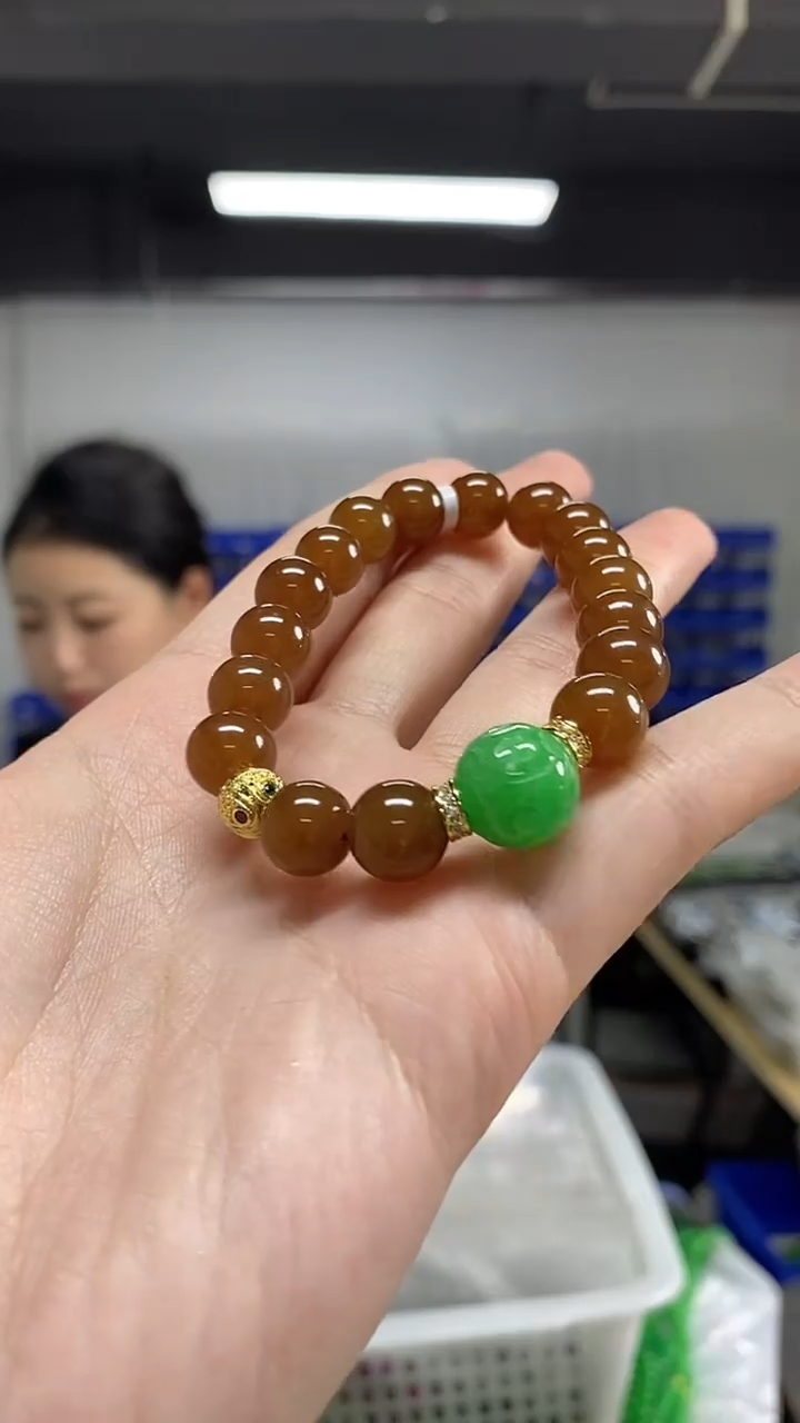 未镶嵌手链和田玉（糖玉）多样性发其一颜色微差