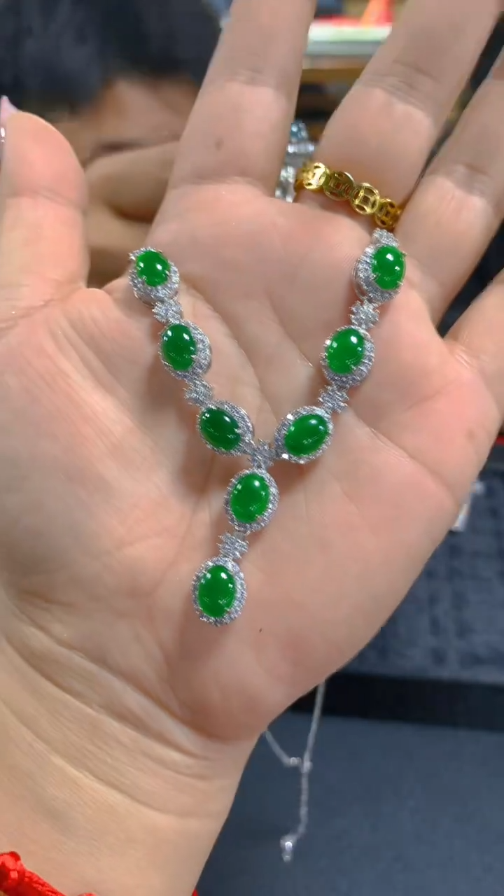 【闪购商品】翡翠吊坠(赠链)未镶嵌0431020244多样性发其一