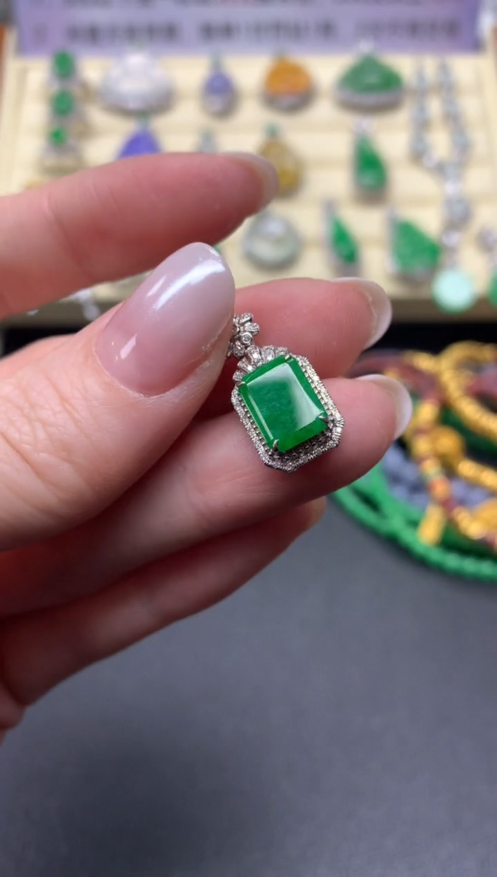 【闪购商品】翡翠吊坠(不含链)18K金镶嵌吊坠|1999+199