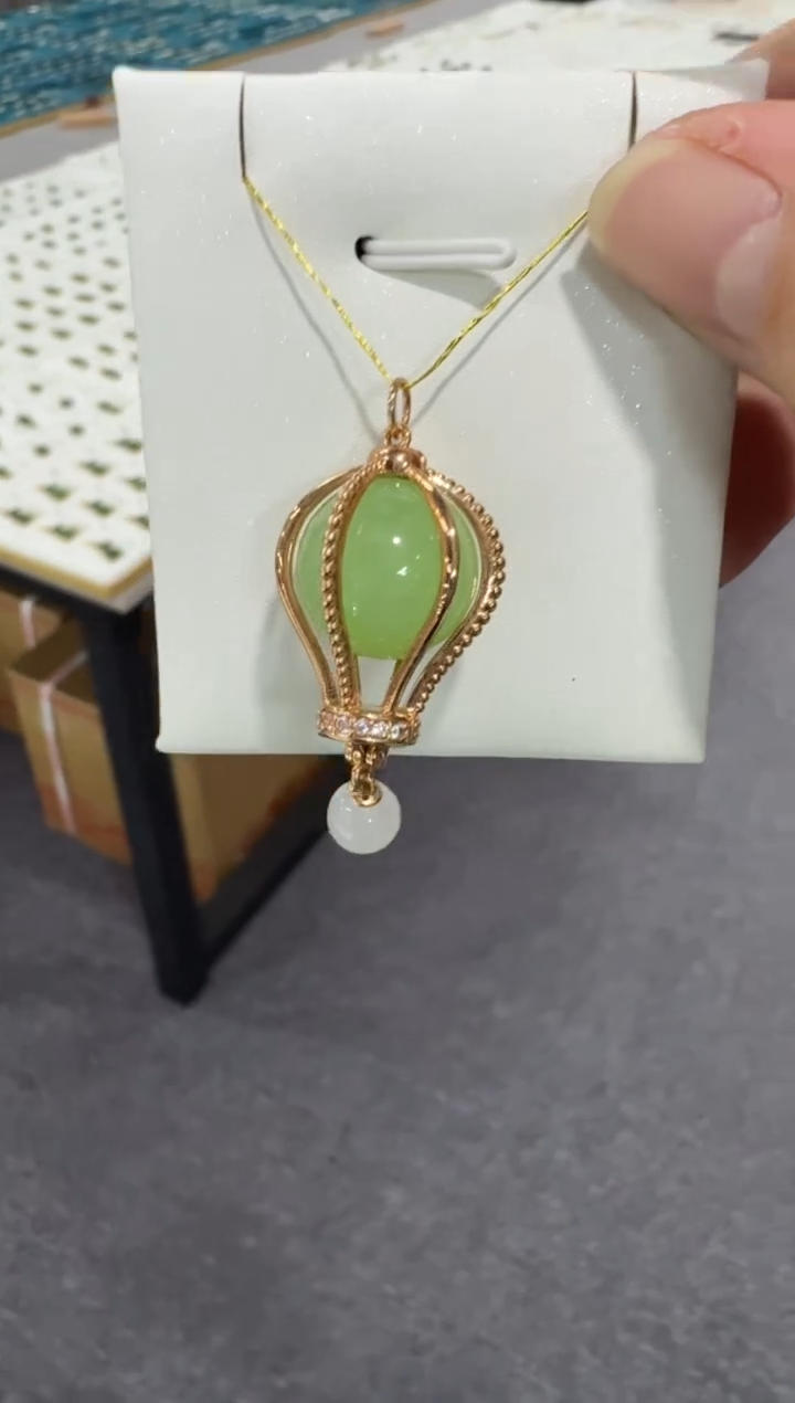 【闪购商品】和田玉吊坠18K金镶嵌热气球