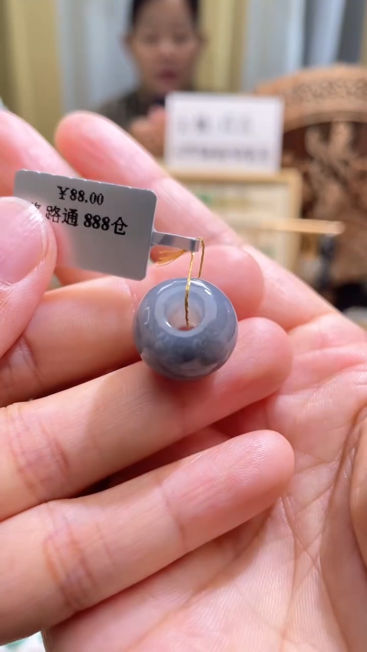 翡翠未镶嵌颈饰路路通