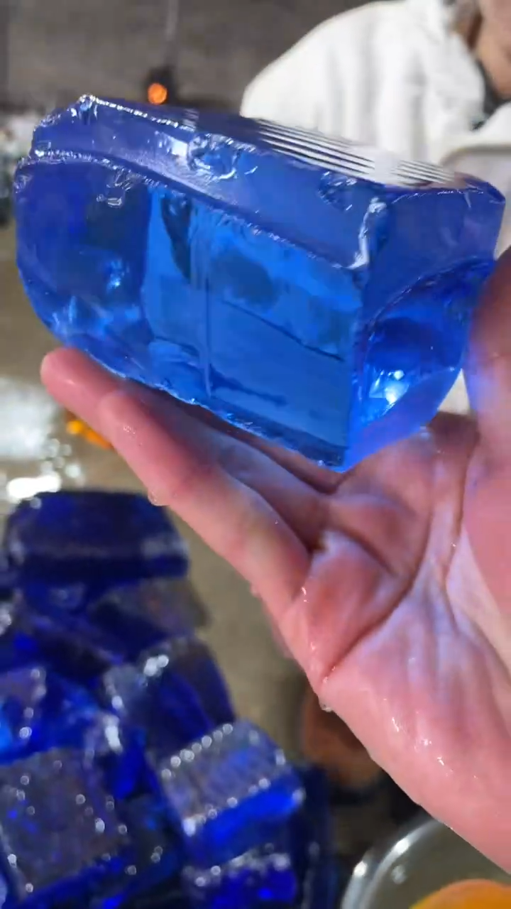 新疆五彩石原石摆件