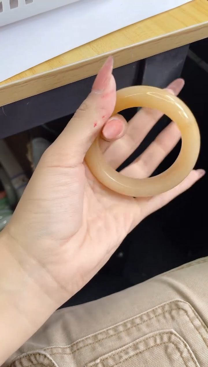 【闪购商品】石英质玉手镯未镶嵌245/54.9