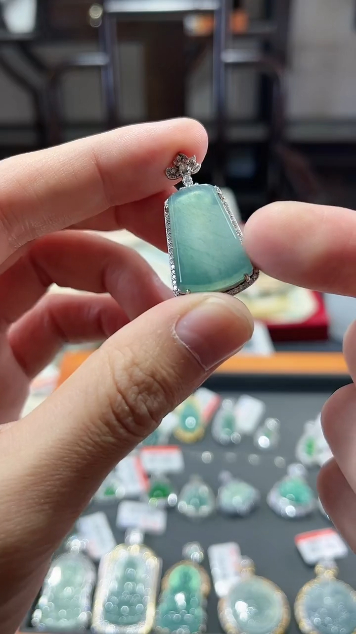 颈饰未镶嵌翡翠翡翠无事牌吊坠