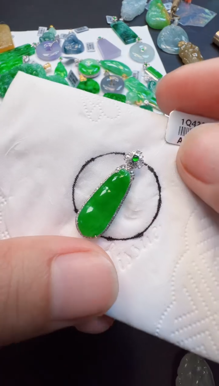 【闪购商品】翡翠吊坠(不含链)18K金镶嵌4980