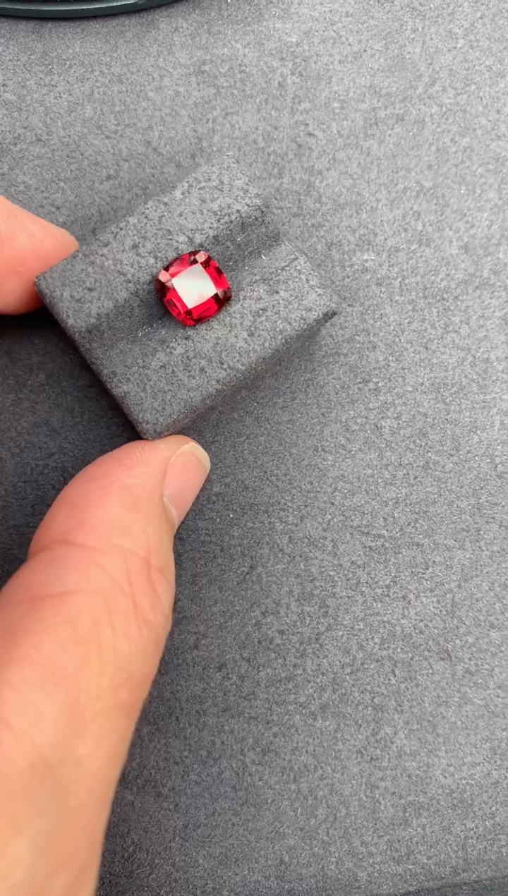 【闪购商品】石榴石裸石未镶嵌2.7ct镁铝榴石
