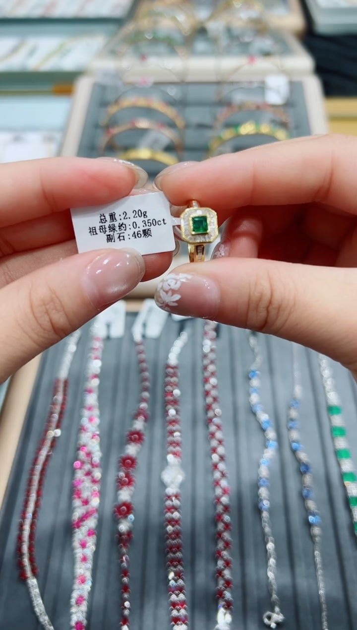 【闪购商品】祖母绿戒指18K金镶嵌.