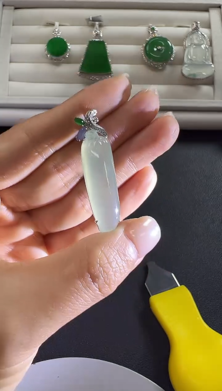 颈饰18K金镶嵌翡翠KYB1212-013