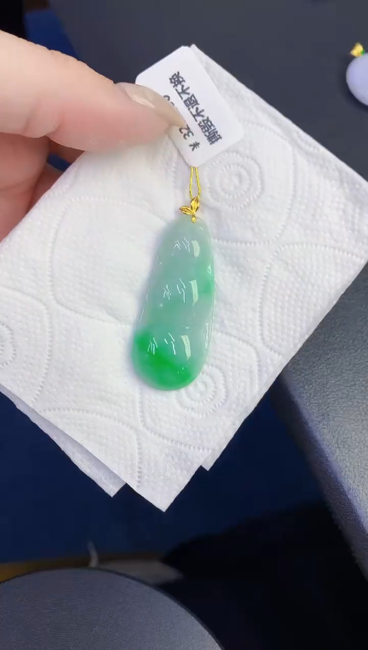 颈饰18K金镶嵌翡翠缅甸天然翡翠A货