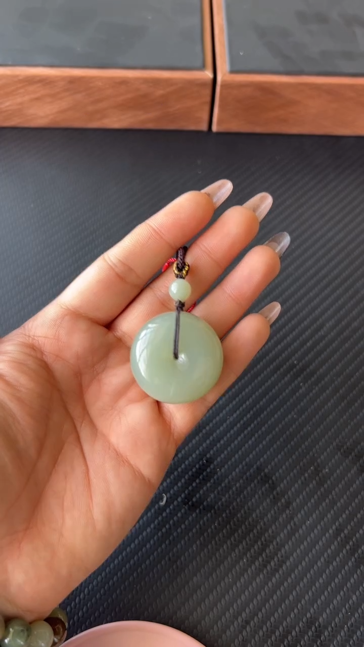 【闪购商品】和田玉吊坠(赠链)未镶嵌且末微色差近矿